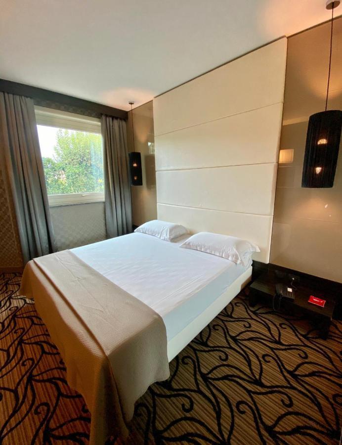 ארבוסקו Iris Hotel מראה חיצוני תמונה