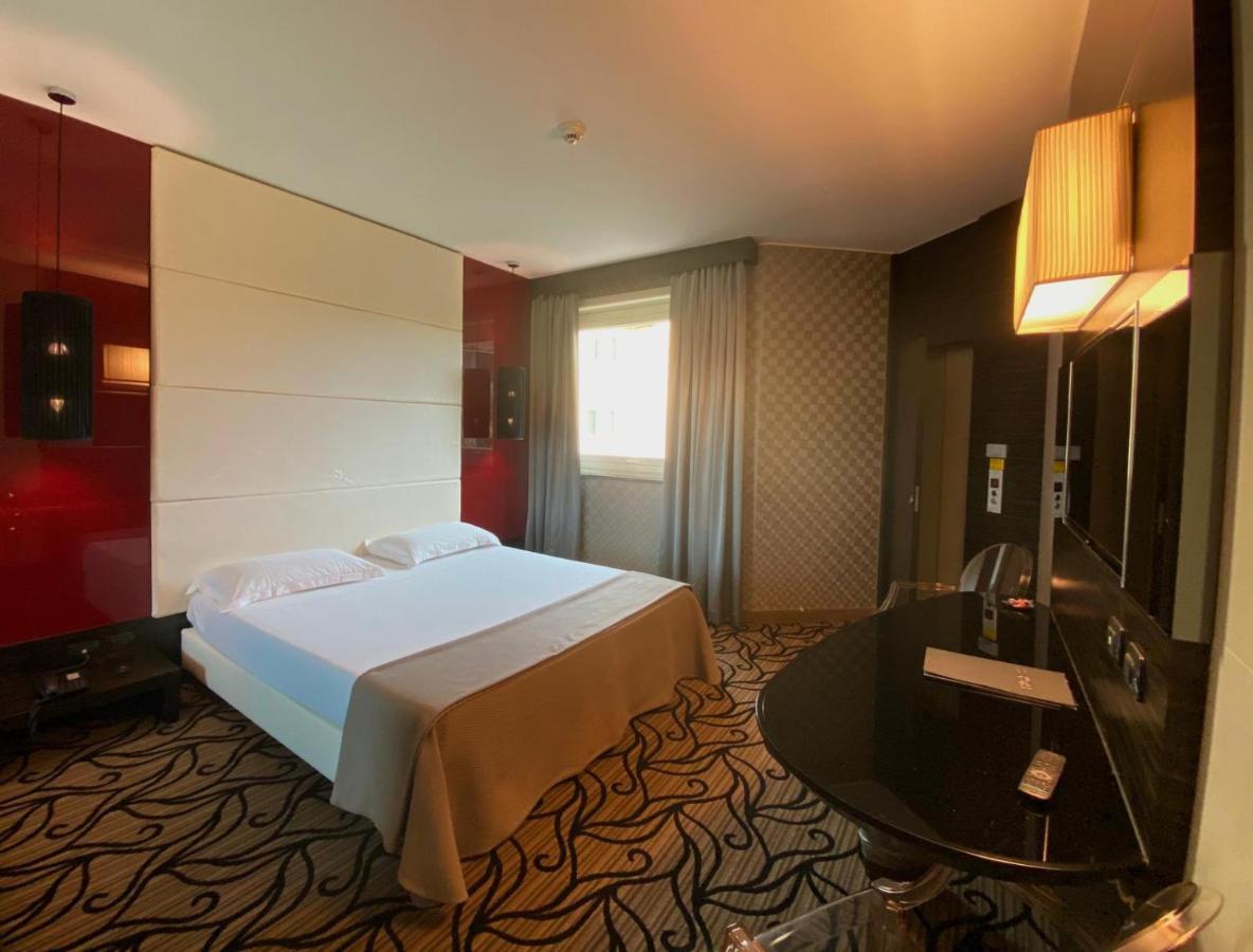 ארבוסקו Iris Hotel מראה חיצוני תמונה