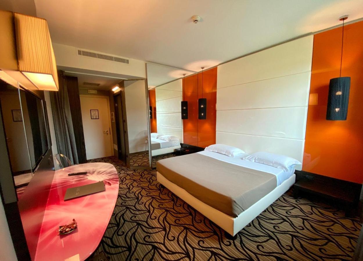 ארבוסקו Iris Hotel מראה חיצוני תמונה